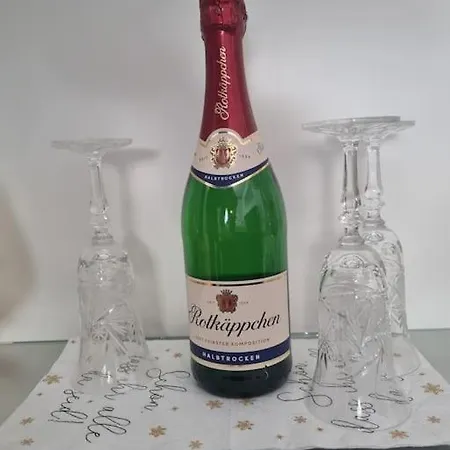 *zur Weinbergstrasse*