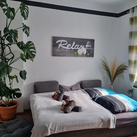 *zur Weinbergstrasse*