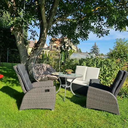 *zur Weinbergstraße*