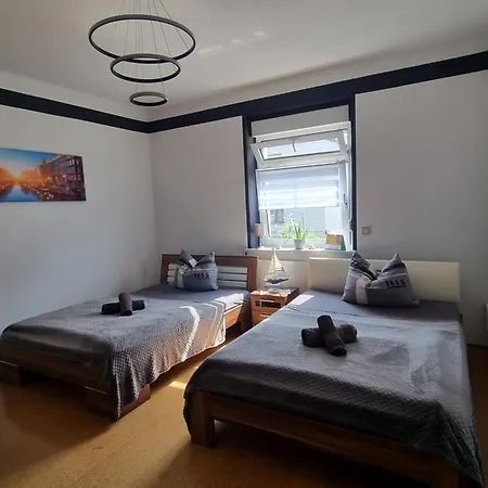 *zur Weinbergstrasse* Lauta
