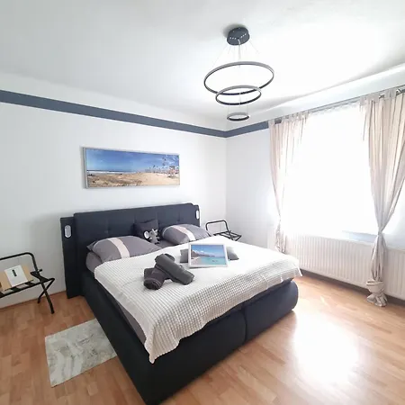 *zur Weinbergstrasse*