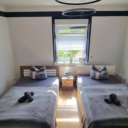 *zur Weinbergstrasse* Lauta